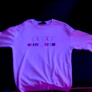 Women’s large Gucci shirt baught for 200$ was to small for my sister selling $70